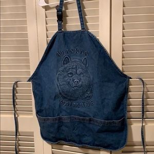 Jean apron with Alaskan malamute embossed on front